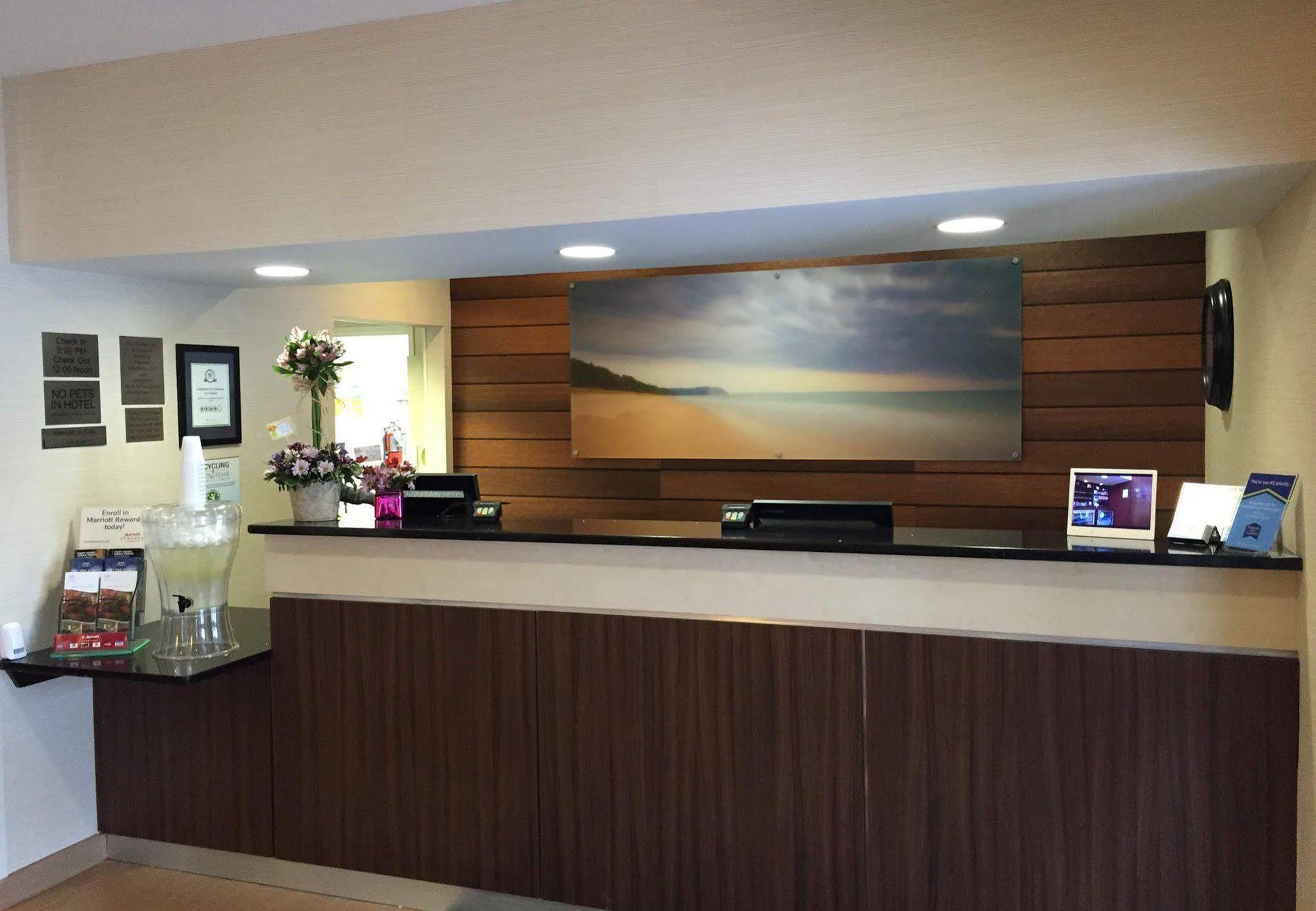 Fairfield Inn & Suites Traverse City Exterior photo